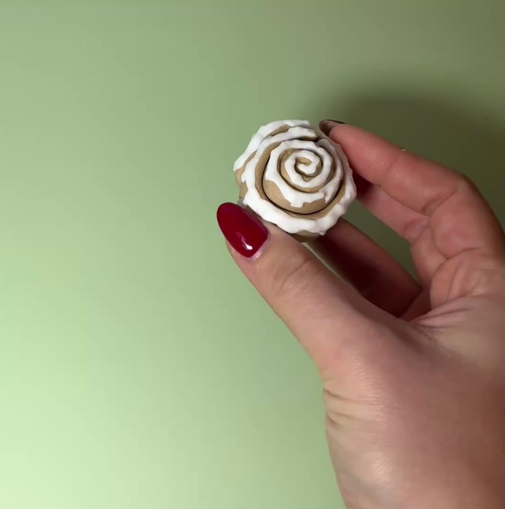 cinnamon bun clicker –  3D printed flexi fidget clicker toy by Fidglets